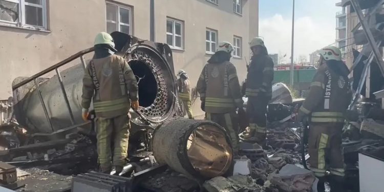 Ümraniye Eğitim ve Araştırma Hastanesi’nde panik: Sıcak su kazanı patladı, yangın çıktı