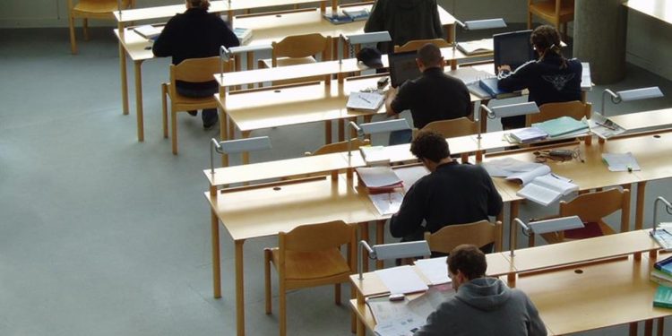 Üniversitelerde hibrit eğitim yarın başlıyor