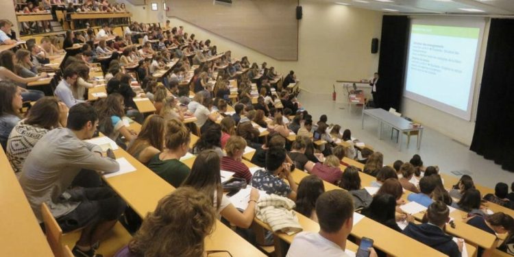 Üniversitelerde yüz yüze eğitim bugün başlıyor