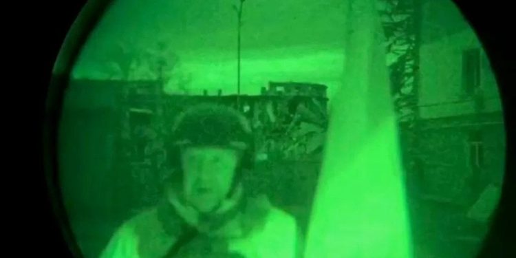 Wagner'in patronu Bahmut'taki idari binaya bayrak çekti