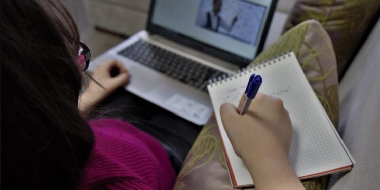 YÖK'ün depremzede öğrenci ve öğretim görevlilerine 'desteği': 6 GB internet