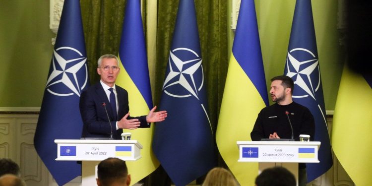 Zelenskiy-Stoltenberg görüşmesi: Ukrayna lideri NATO üyeliği ve daha fazla silah istedi