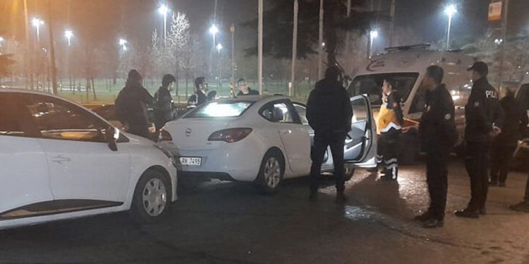 Zeytinburnu'nda otomobilde ceset bulundu