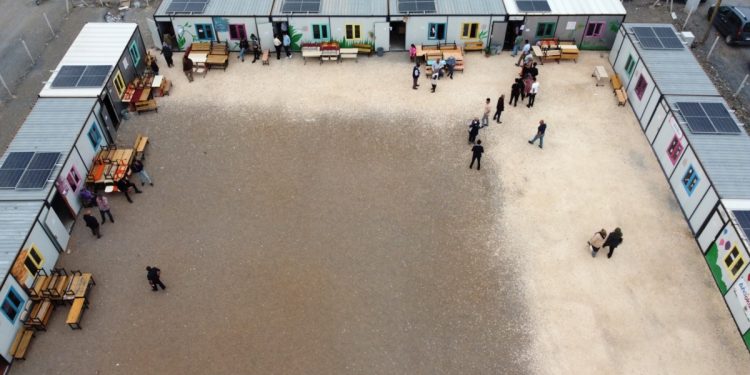 Depremzedeler Cumhurbaşkanını konteyner okullarda seçiyor