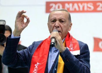Reuters: “Erdoğan siyasi çöküş öngörülerine meydan okuyor’’