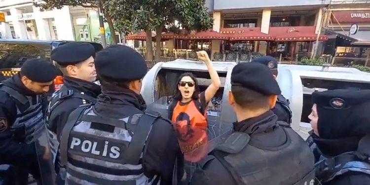1 Mayıs’ı Taksim’de kutlamak isteyenler darp edilerek gözaltına alındı
