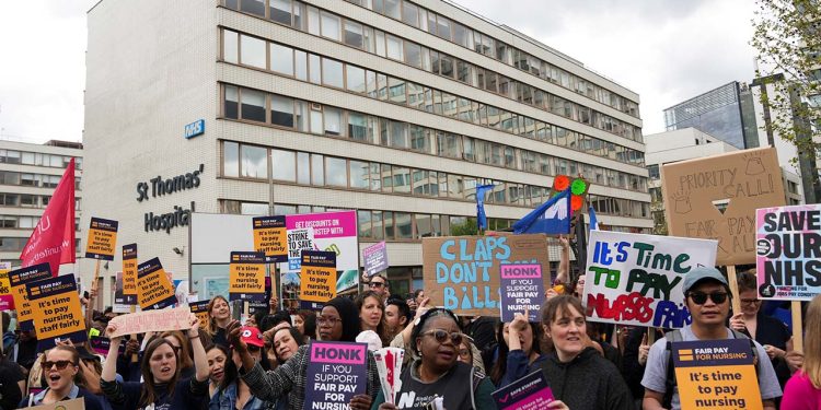 1 Mayıs'ta dünya işçilerinin ortak hedefi: Artan hayat pahalılığı ve düşük ücretlere karşı mücadele