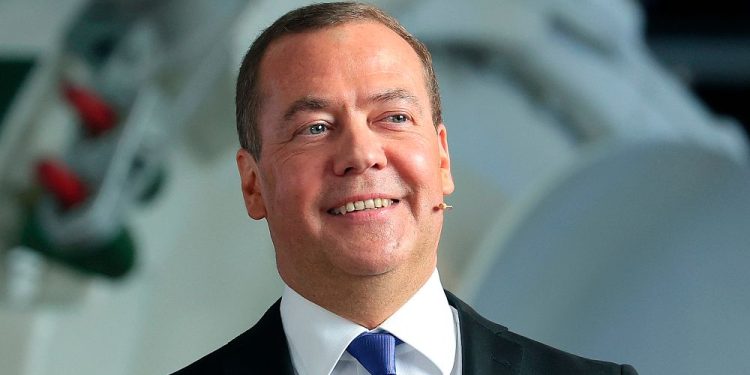 Medvedev: Baltık ülkeleri bizim vilayetlerimiz, Polonya geçici işgal altında