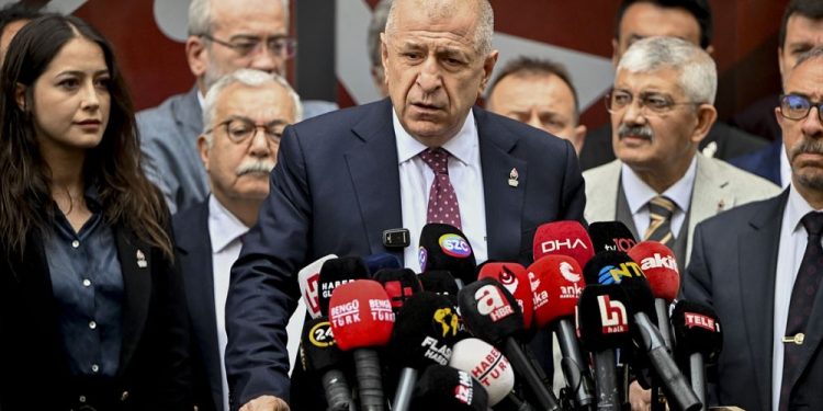 Ümit Özdağ, 28 Mayıs Cumhurbaşkanı Seçimi’nde Kılıçdaroğlu’nu destekleyeceklerini açıkladı