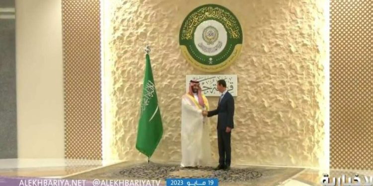 12 yıl sonra Esad Arap Birliği Zirvesi'nde konuştu: Arap ülkelerinin iç işlerini kendilerinin yeniden düzenlemesi için tarihi fırsat