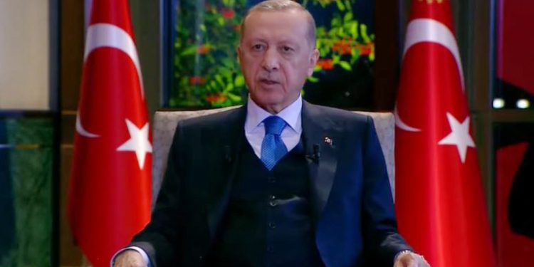 13 yaşındaki çocuk Erdoğan’a hakaret ettiği iddiasıyla hakim karşına çıkarıldı