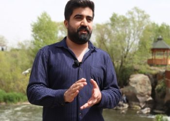 17 yaşında öğrendiği Kürtçeyle dengbêj geleneğini sürdürüyor