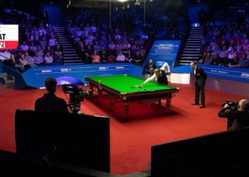 Yeşil çuhada satranç