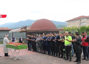 Plastik masa devrilirse tabuttan dökülecekler