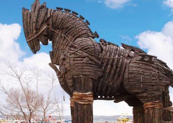 5 bin 500 yıllık efsanenin simgesi Troya Antik Kenti'ndeki tahta at yenileniyor