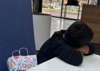 5 yaşındaki Türk çocuk Hollanda’da tek başına dolaşırken bulundu; depremzede olduğunu söyledi