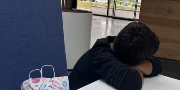 5 yaşındaki Türk çocuk Hollanda’da tek başına dolaşırken bulundu; depremzede olduğunu söyledi