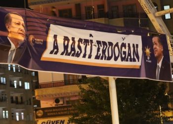 Kürtçe Kürt’e yasak, AKP’ye serbest!