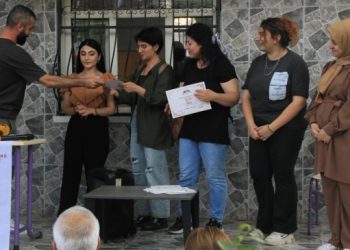Kürtçe kursunda başarılı olan öğrencilere sertifika verildi