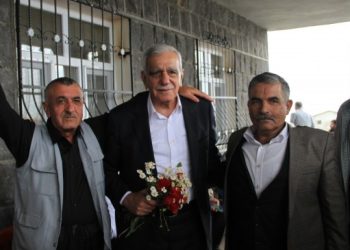 Ahmet Türk Amed’te kanaat önderleri ile buluştu