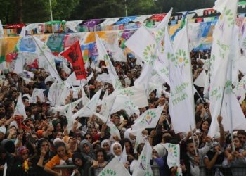 Bursa tek ses: İmralı tecridini parçalamak için ‘Disa em!’