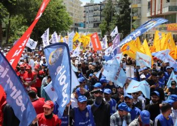 Yeşil Sol Parti Eş Sözcüsü Akın: Bu iktidarı emekçiler gönderecek