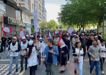 Êlih’te gençler gözaltıları yürüyüşle protesto etti