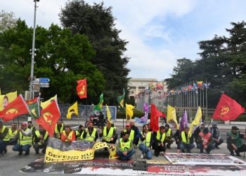 BM önünde süren eylemde oy kullanma çağrısı