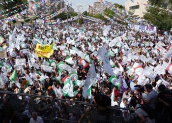 Yüzbinler İstasyon Meydanı’nda: Bizi durduramazsınız