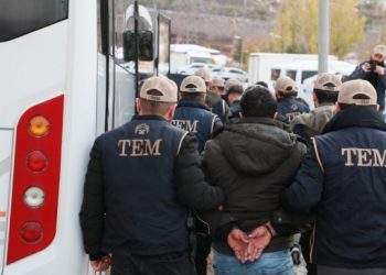 Gever’de ev baskınları: Gençler dövüle dövüle gözaltına alındı
