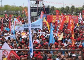 Yüzbinler Maltepe Meydanı’na aktı: İçeride dışarıda tecridi parçala