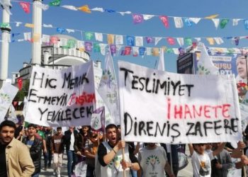 Halk buluşması öncesi kitlesel yürüyüş: Teslimiyet ihanete, direniş zafere götürür