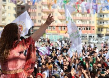 Aydeniz: Özgürlüğü inşa edeceğiz Ahmet Türk: Halkımıza yanlış yaparsanız hesap sorarız