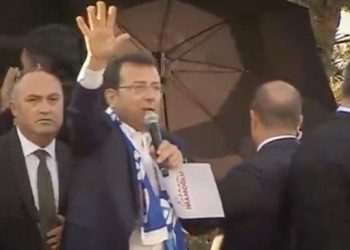 İmamoğlu’na Erzirom mitinginde taşlı saldırı