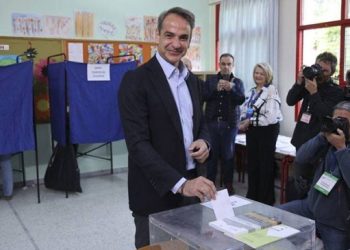 Yunanistan’da seçim: Miçotakis önde tamamladı