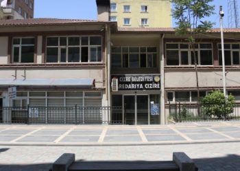 Kayyım belediye binasını üçüncü kez satılığa çıkardı