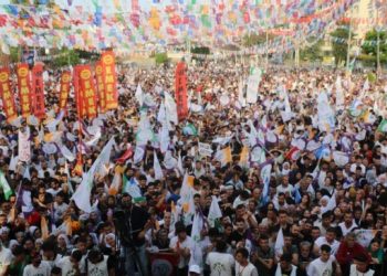 Adana'da onbinler Yeşil Sol Parti mitinginde CANLI