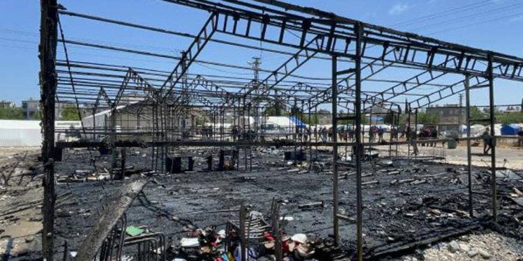 Adıyaman'da 1324 depremzedenin yaşadığı çadır kentte yangın çıktı