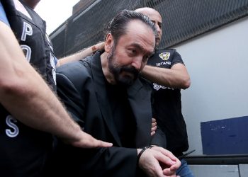 Adnan Oktar'ın en gözde itirafçı 'kedicik'i isim davasını kazandı