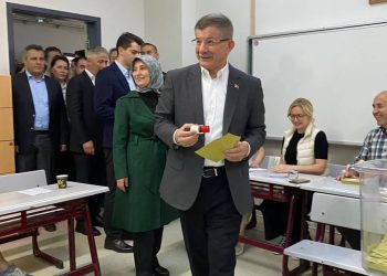Ahmet Davutoğlu: Toplu oy için halka baskı haberleri geliyor