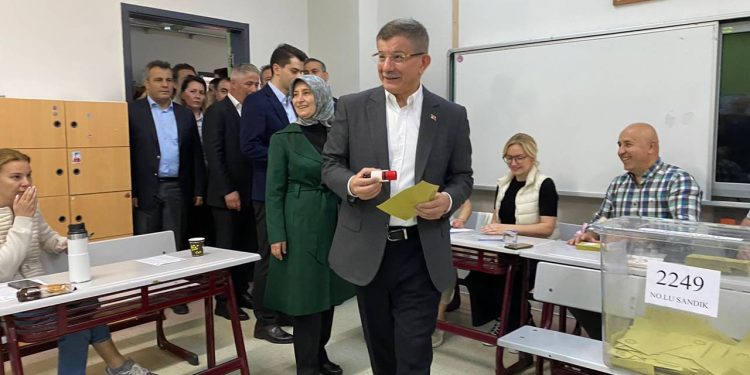 Ahmet Davutoğlu: Toplu oy için halka baskı haberleri geliyor