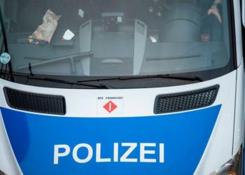 Sabah Gazetesi Almanya Temsilcisi İsmail Erel ve Sabah Avrupa Yazı işleri Müdürü Cemil Albay bugün Alman polisi tarafından gözaltına alındı. İki gazeteci daha sonra serbest bırakıldı. Türkiye'nin kınadığı Almanya’nın Ankara Büyükelçisi Dışişleri Bakanlığı’na çağrıldı.