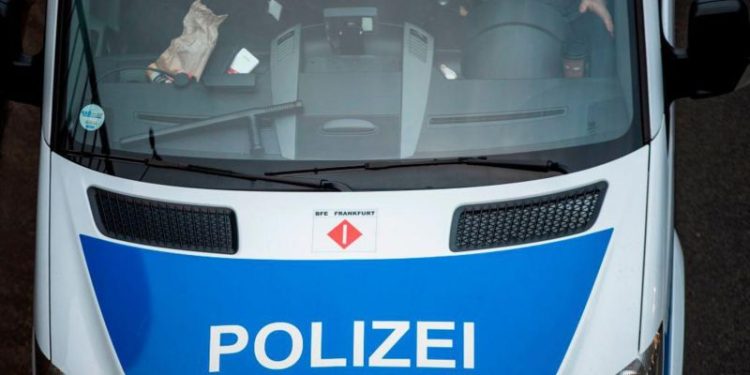 Sabah Gazetesi Almanya Temsilcisi İsmail Erel ve Sabah Avrupa Yazı işleri Müdürü Cemil Albay bugün Alman polisi tarafından gözaltına alındı. İki gazeteci daha sonra serbest bırakıldı. Türkiye'nin kınadığı Almanya’nın Ankara Büyükelçisi Dışişleri Bakanlığı’na çağrıldı.