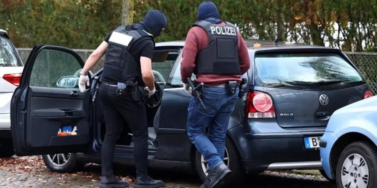 Almanya'da IŞİD operasyonu: Polis baskınlarında yedi kişi gözaltına alındı