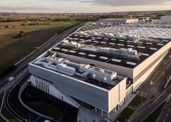 Almanya'da Mercedes fabrikasında saldırı: İki Türkiyeli işçi öldü