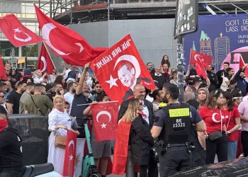 Almanya'da seçim gerilimi: Stuttgart'ta üç kişi ağır yaralandı