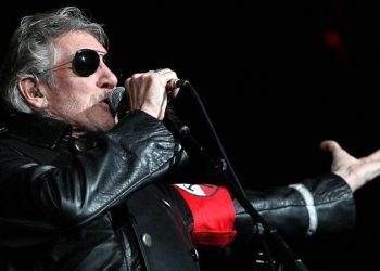 Almanya’daki konserinde ‘Nazi üniforması’ giydiği gerekçesiyle soruşturuluyor