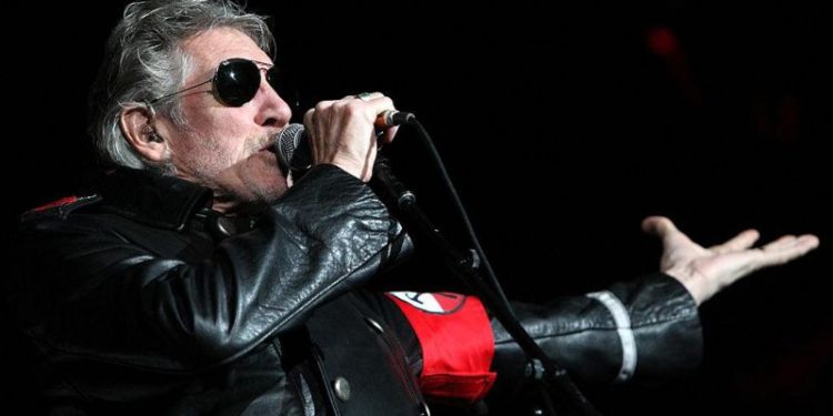 Almanya’daki konserinde ‘Nazi üniforması’ giydiği gerekçesiyle soruşturuluyor