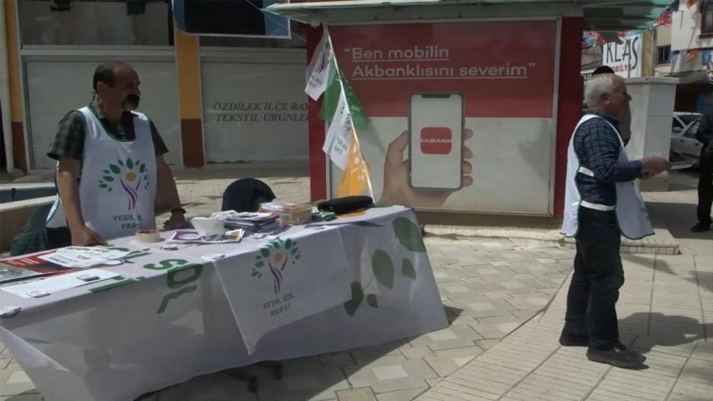 Amasya'da Yeşil Sol Parti standına saldırı