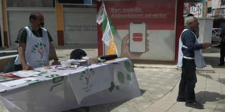 Amasya'da Yeşil Sol Parti standına saldırı